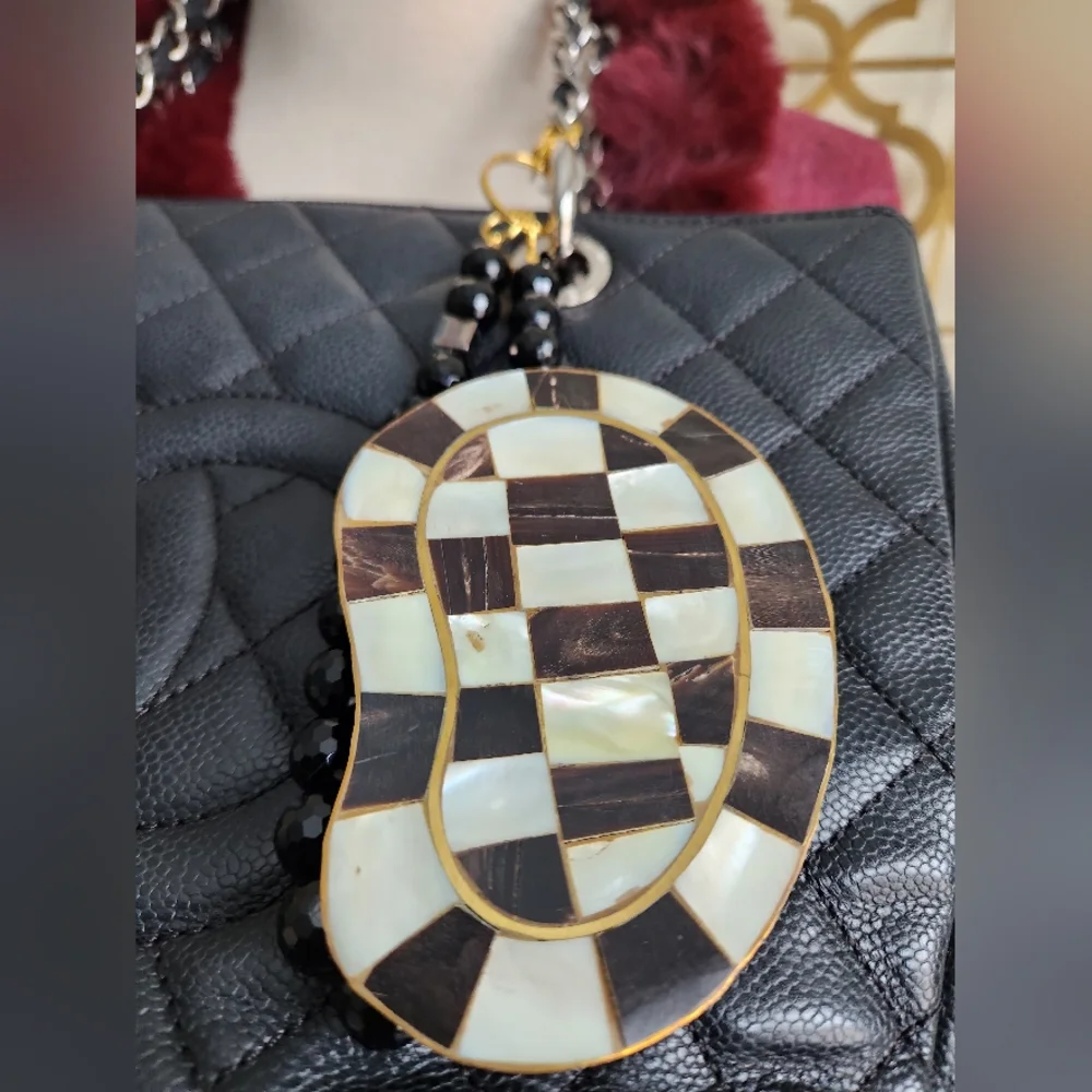 🦪Mother Of Pearl, Chrystals Checkered Pendant Bag Charm w/Goldtone Hardware - Picture 11 of 16